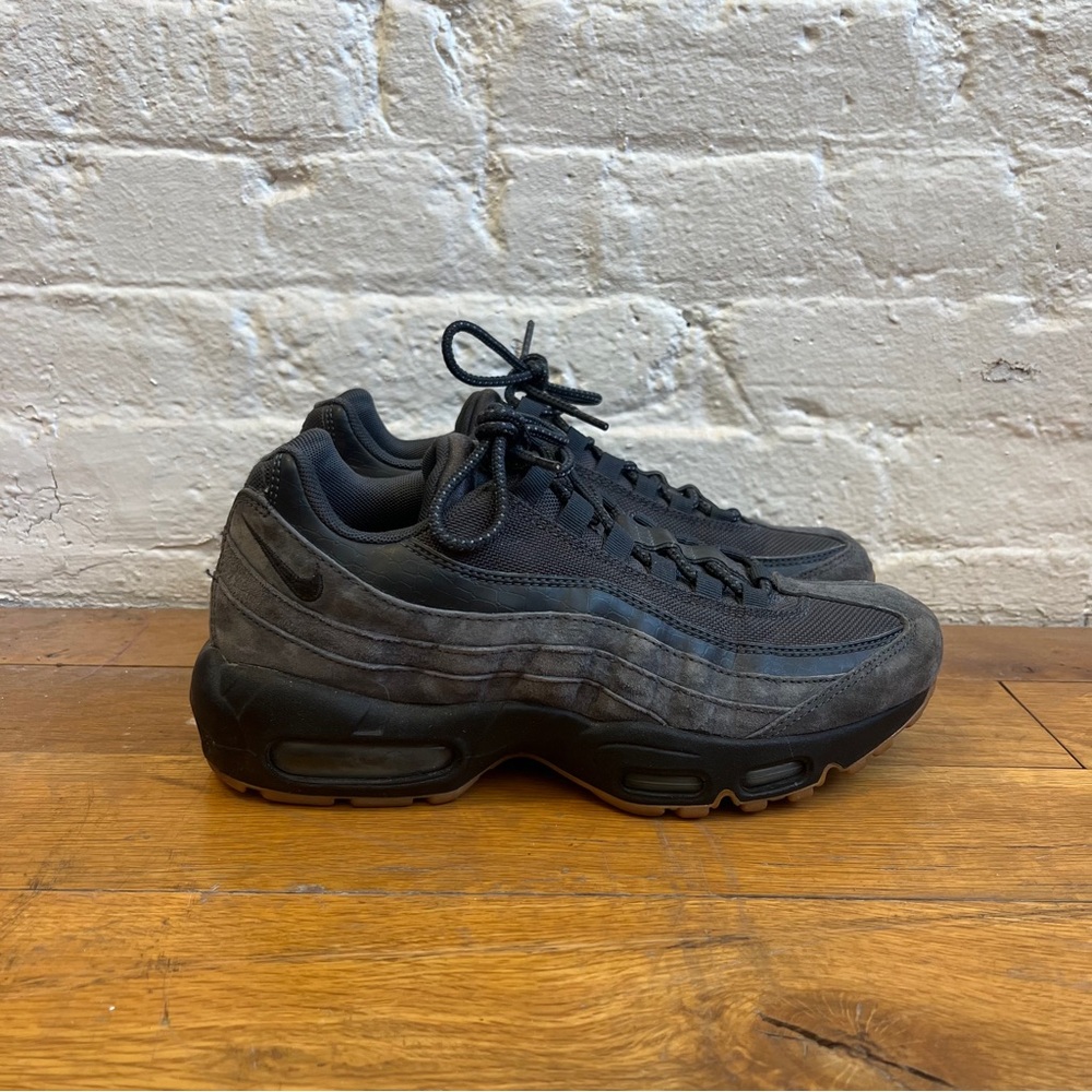 Nike Sneakers grey suede